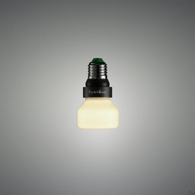 Punch LED-Lampe E27 warmweiß mit der Funktion, die Lichtintensität zu ändern