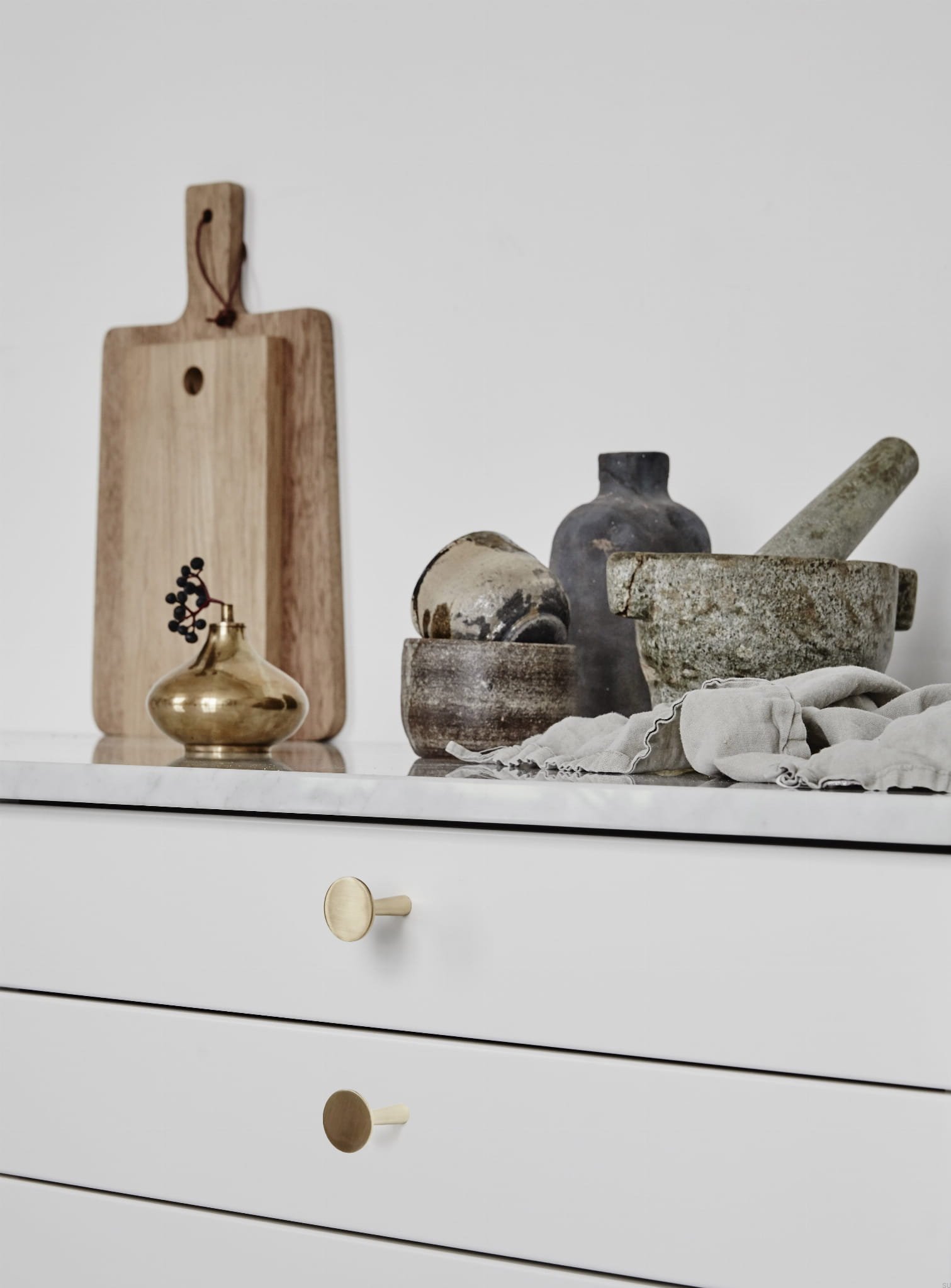 Zdjecie galki TS 1 zlotej na meblu