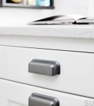 542760096-22--Uchwyt-meblowy-muszlowy-Port-96-Metalowy-Antyczny-Szary-Furnipart-Skandynawskie-Uchwyty_2