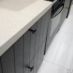 Zdjecie produktowe T-Type w kolorze czarnym na meblu