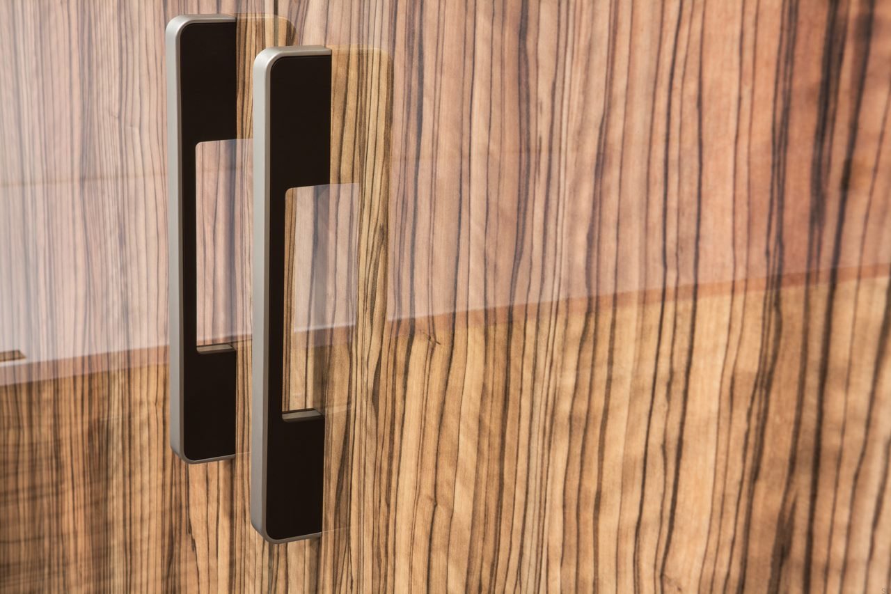 0129160V2302--Uchwyt-meblowy-podłużny-Blok-160-Nikiel-Szczotkowany-z-Czarnym-Viefe-Skandynawskie-Uchwyty_2