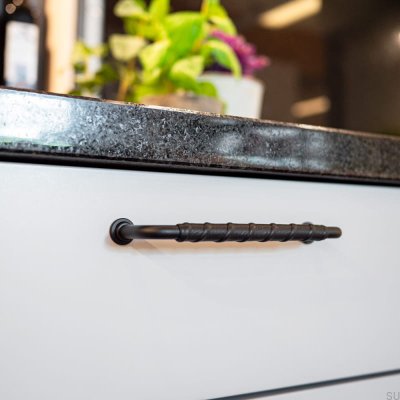 Uchwyt meblowy podłużny 1353 128 Czarny metalowy Czarna skóra