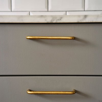 Uchwyt meblowy podłużny Bolmen 128 Mosiądz Naturalny Nielakierowany