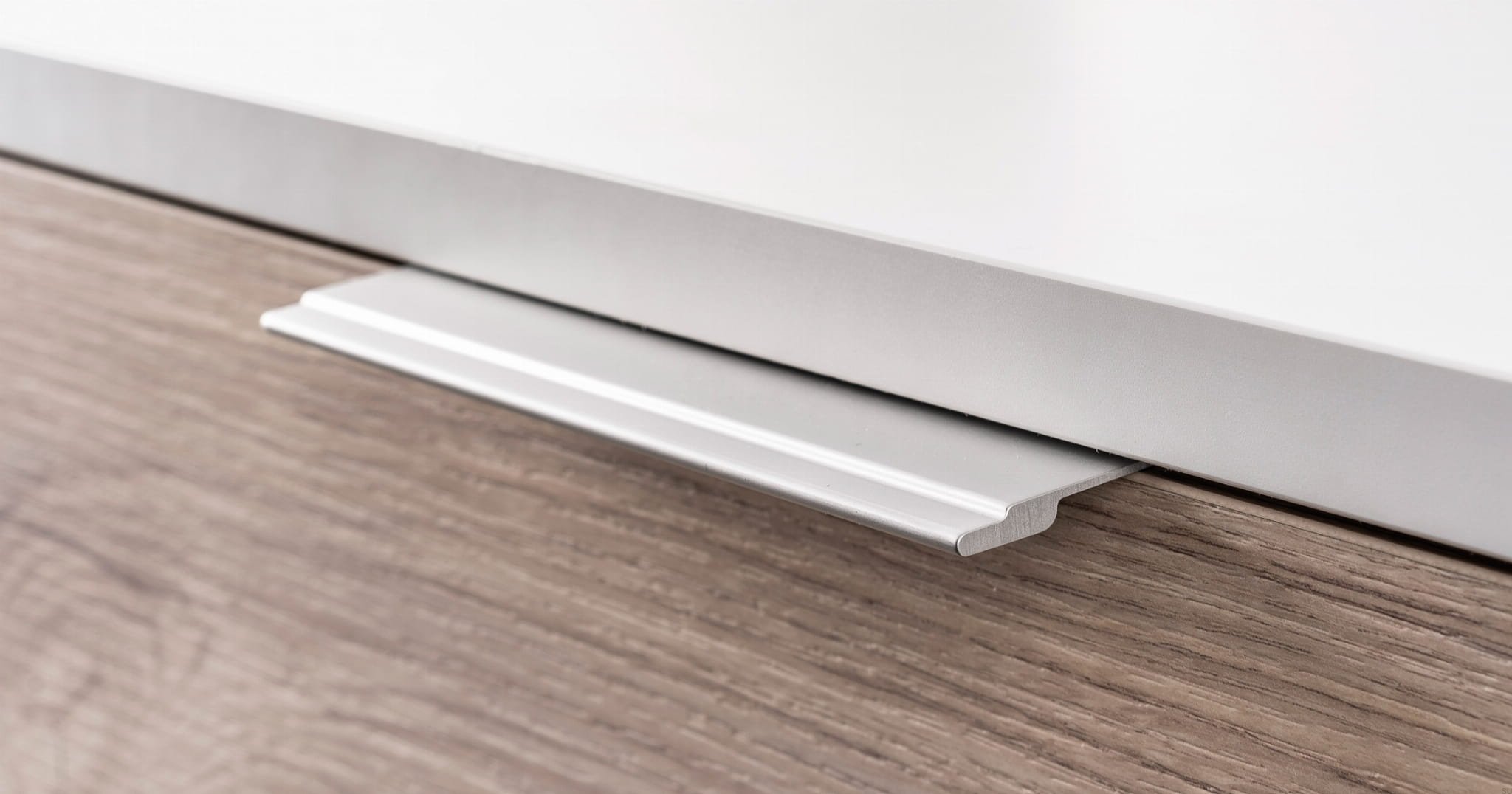 0465032L04--Uchwyt-meblowy-krawędziowy-Stratt-32-Aluminiowy-Anodowany-Viefe-Skandynawskie-Uchwyty_4