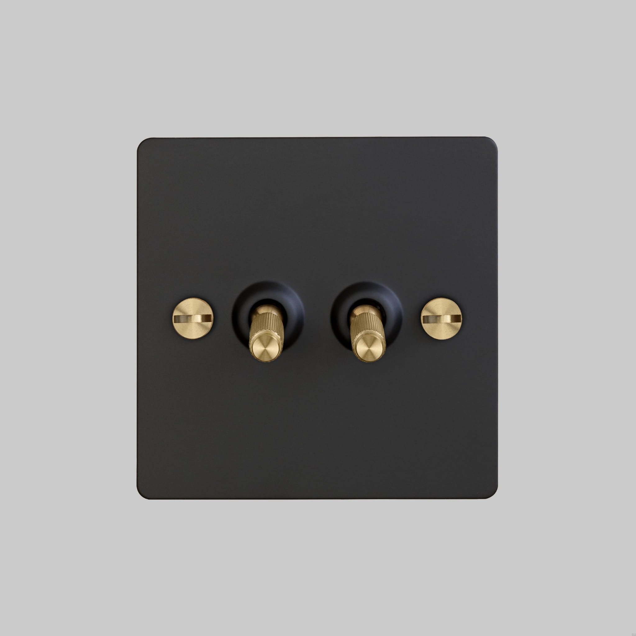 2.-2G_Toggle_Front_Black_Brass-scaled.jpg