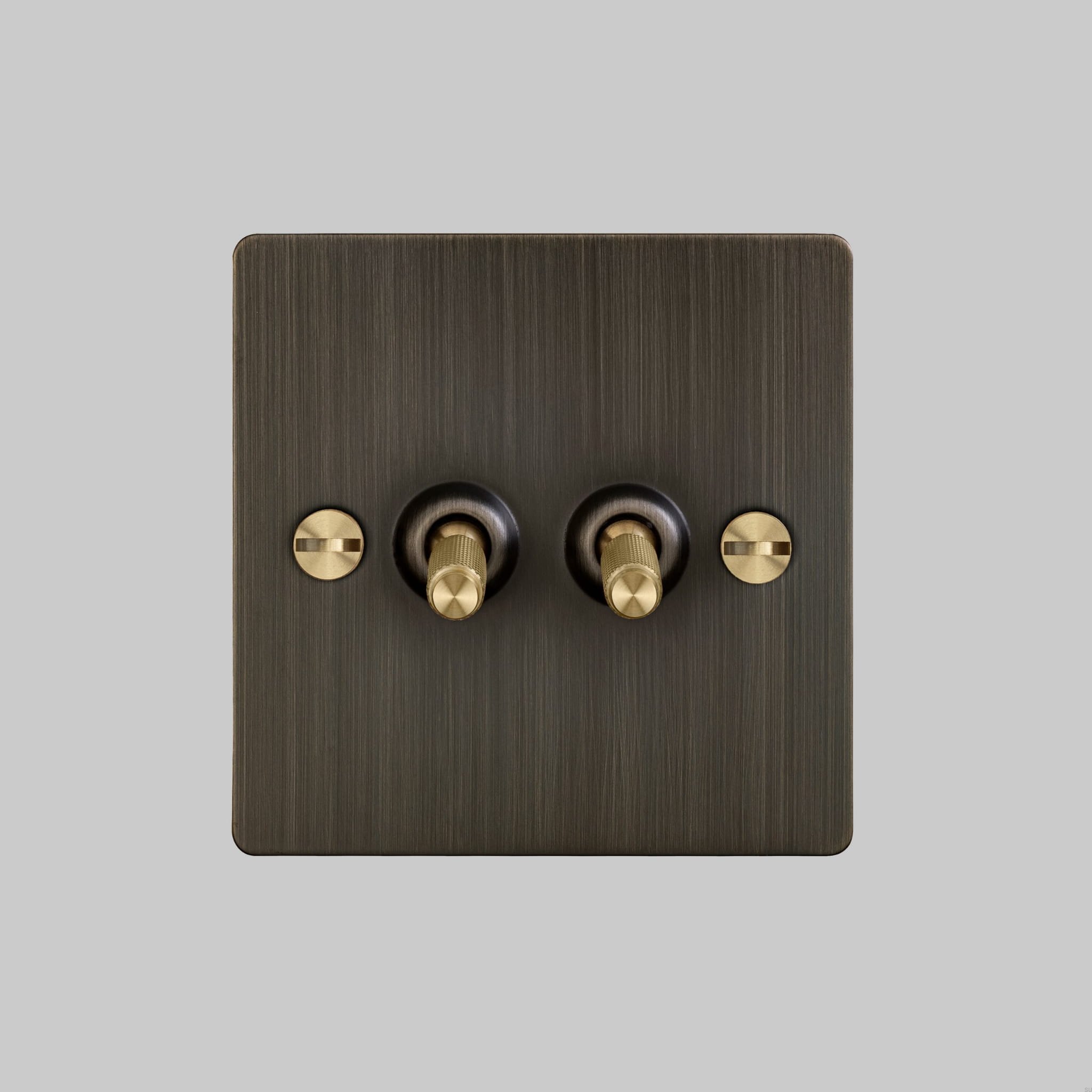 1.-2G_Toggle_Front_Smoked_Bronze_Brass-scaled.jpg