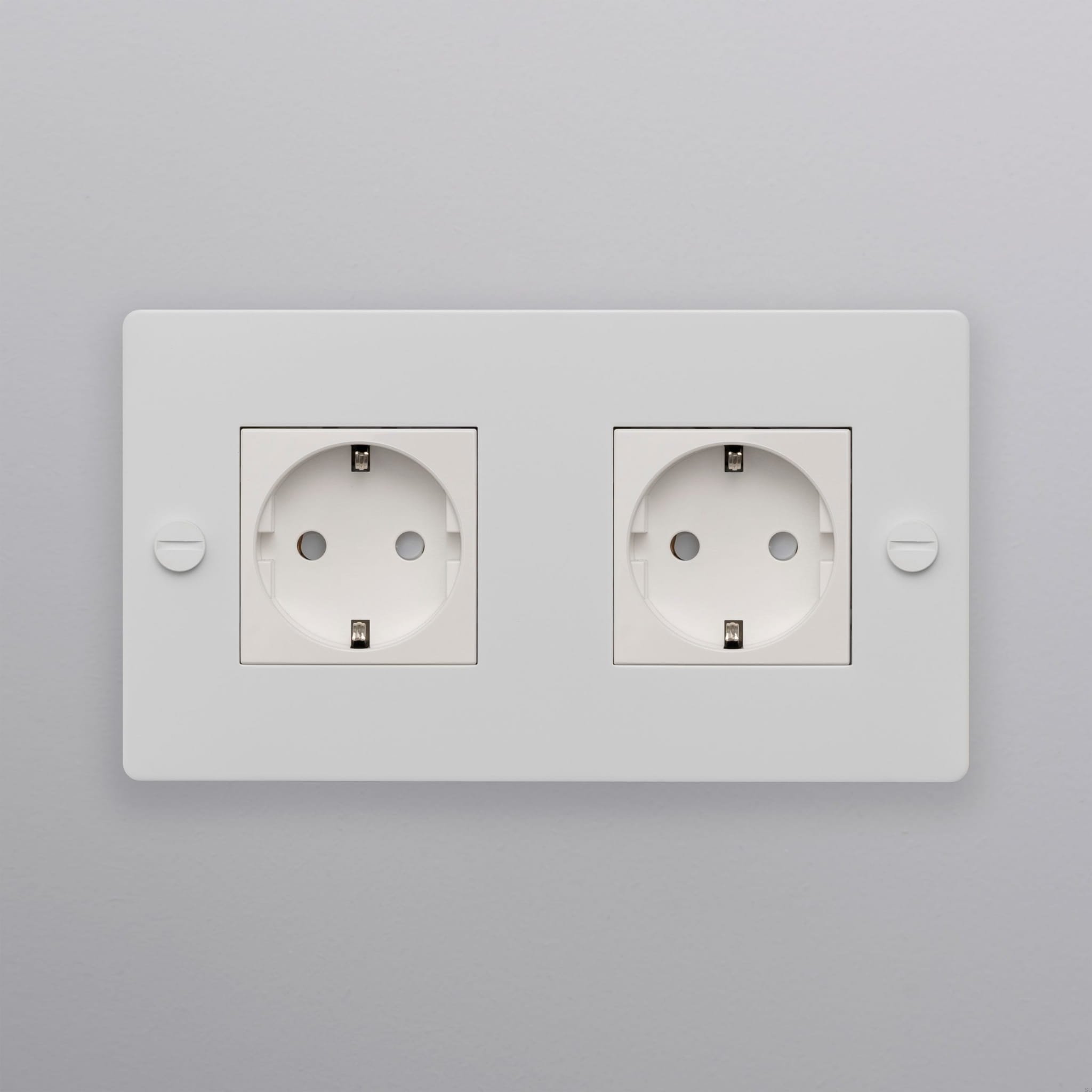 EU_Electricty_2G_Socket_white_FE_Web-scaled.jpg