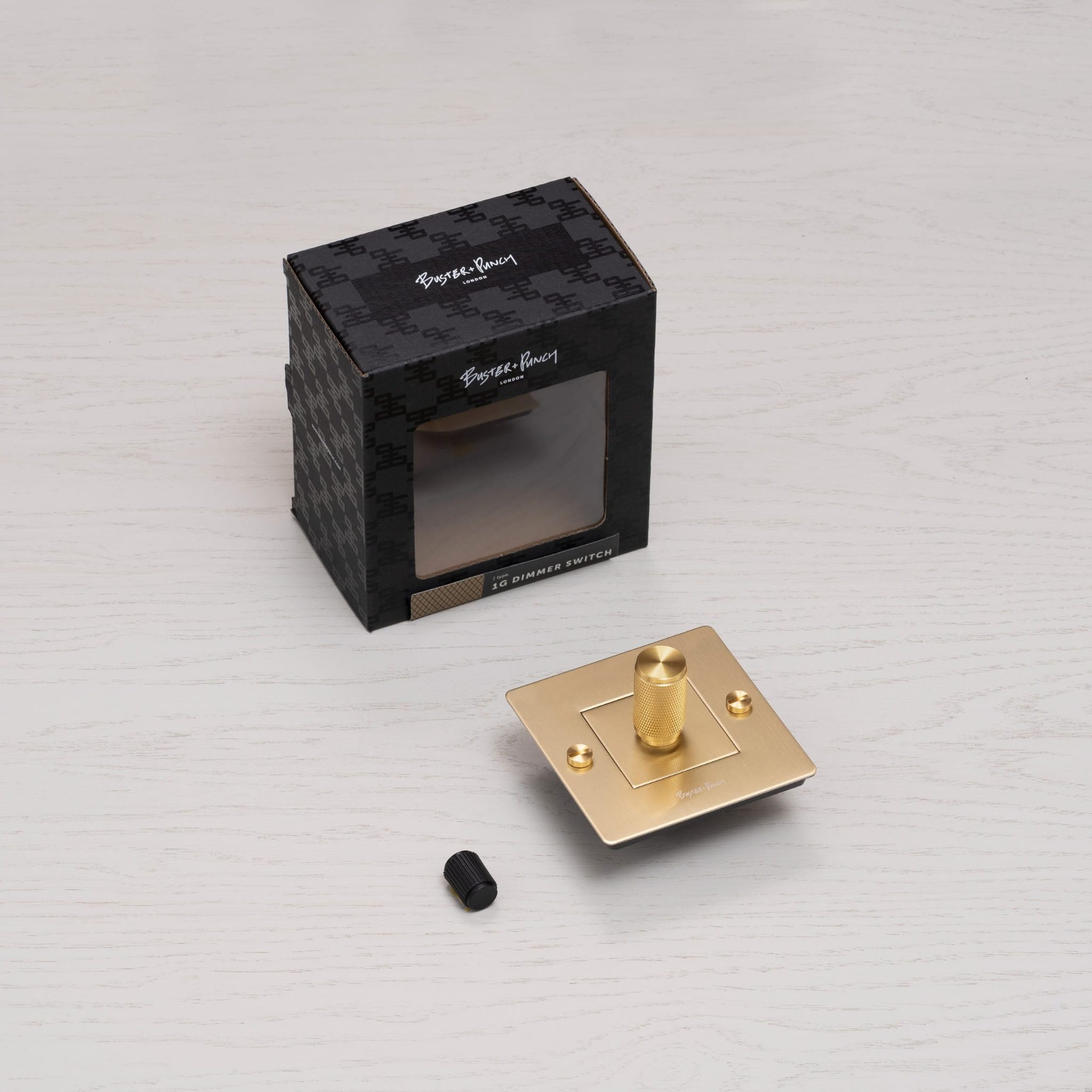 EU_Electricty_1G_dimmer_Brass_Unbox_Web-scaled.jpg