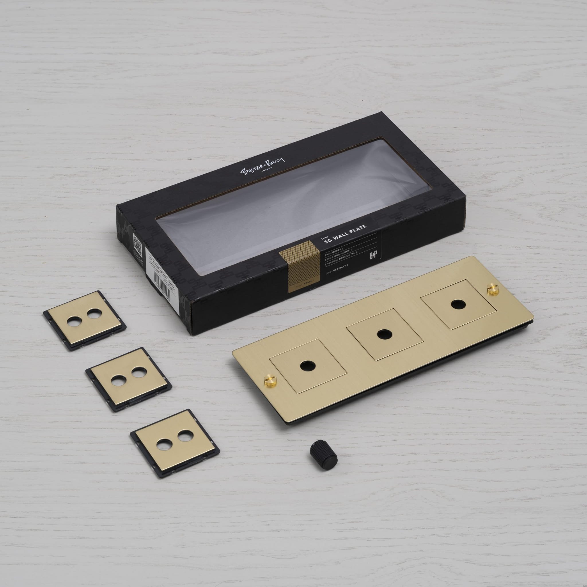 EU_ELECTRICITY_3G_Wall_Plate_Infills_Brass_Unboxing_Web-scaled (2).jpg