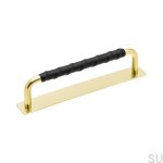 Zdjęcie przedstawia uchwyt meblowy podłużny z podstawą z serii  Royal Deluxe od Beslag Design