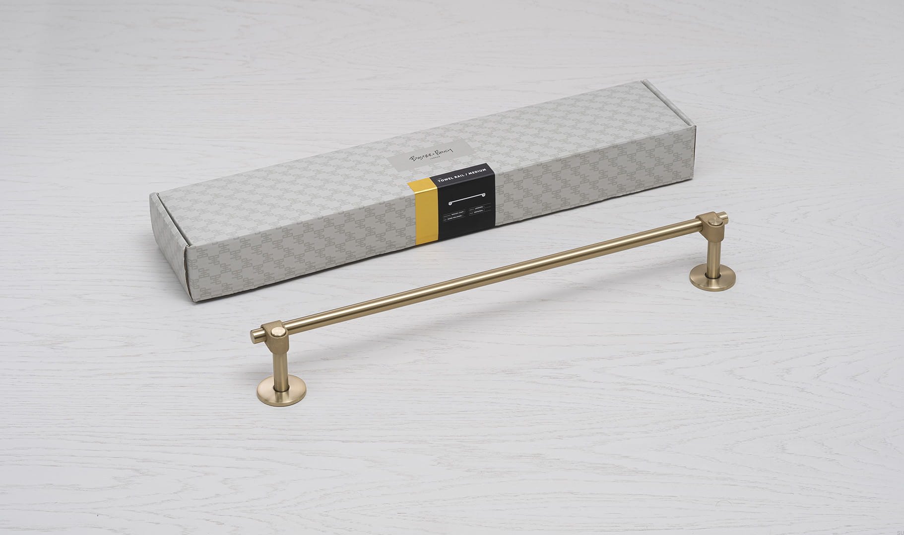 CAST_Towel_Rail_Medium_Brass_Unboxing_Web (1).jpg