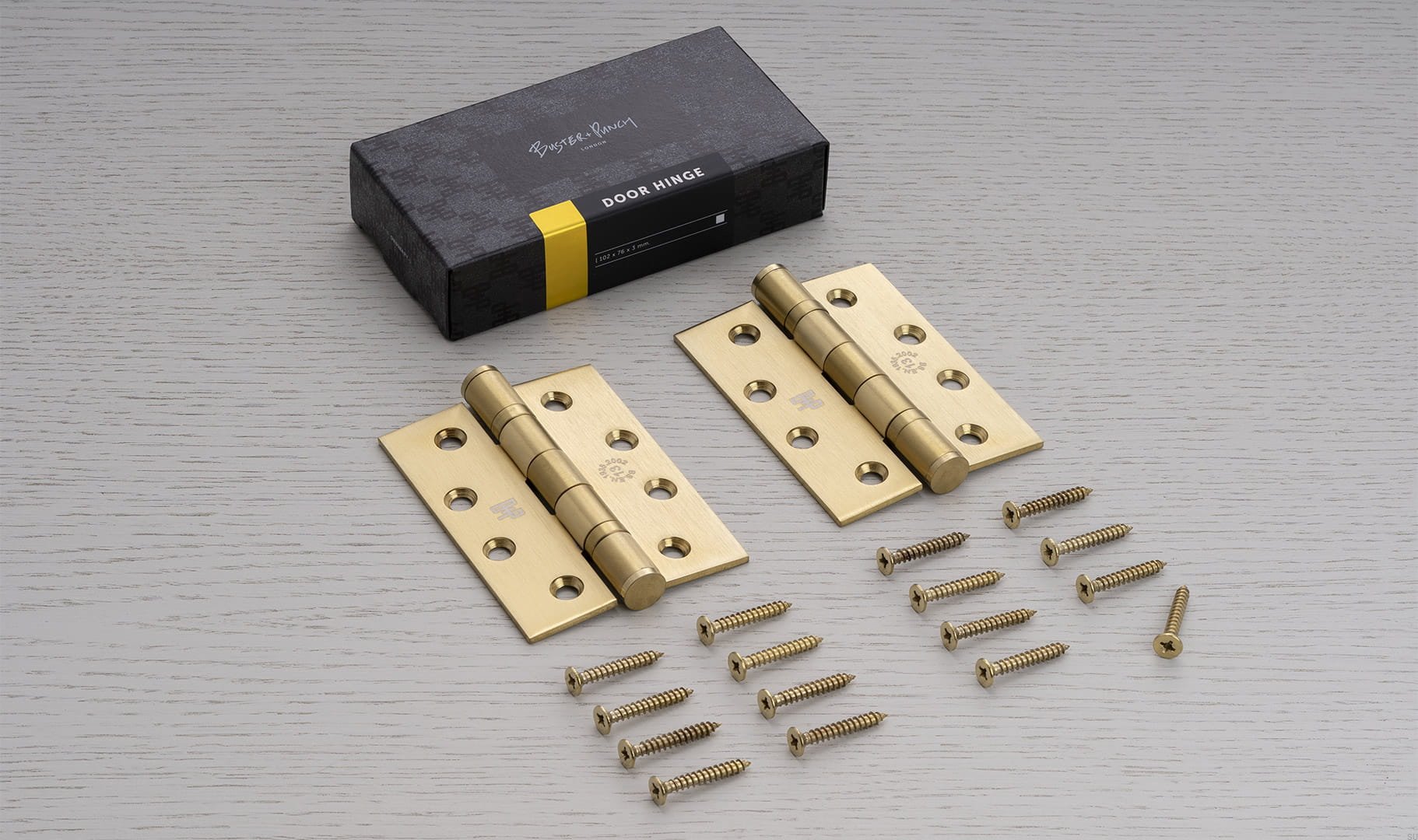 Hinge_102x76x3_mm_Brass_Pair_Unboxing_Web (2).jpg