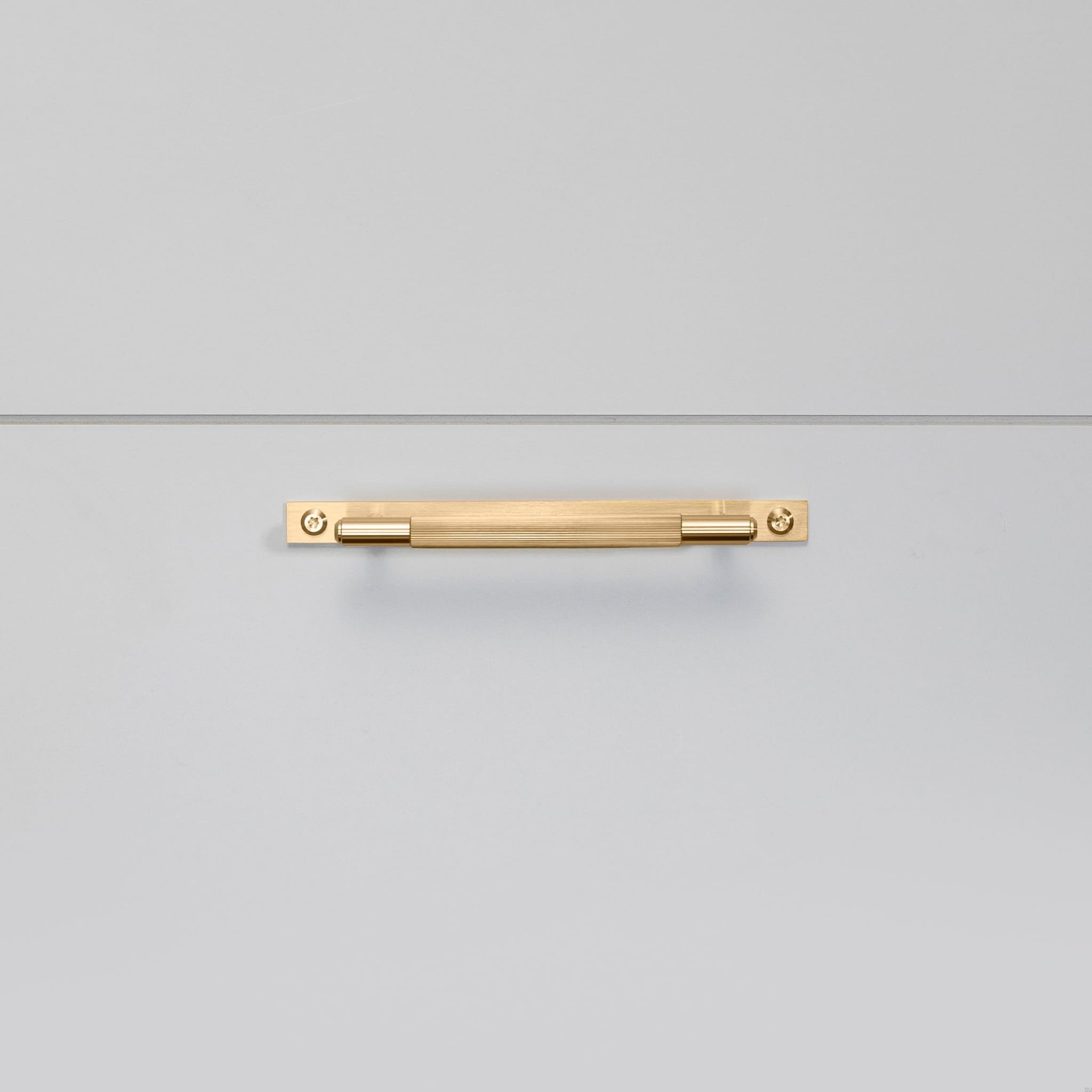 2.BusterPunch_Pull_Bar_Plate_Small_Linear_Brass_Front-scaled.jpg
