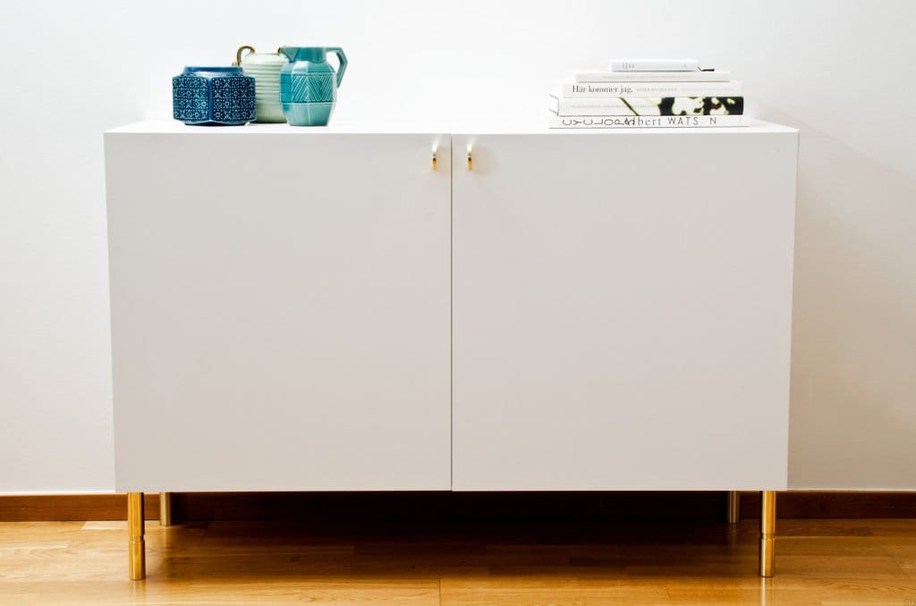 Gałki meblowe Globe mosiądz polerowany na meblu