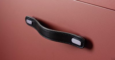 Uchwyt meblowy podłużny Oblong 160 Skórzany Czarny ze Złotym Szczotkowanym