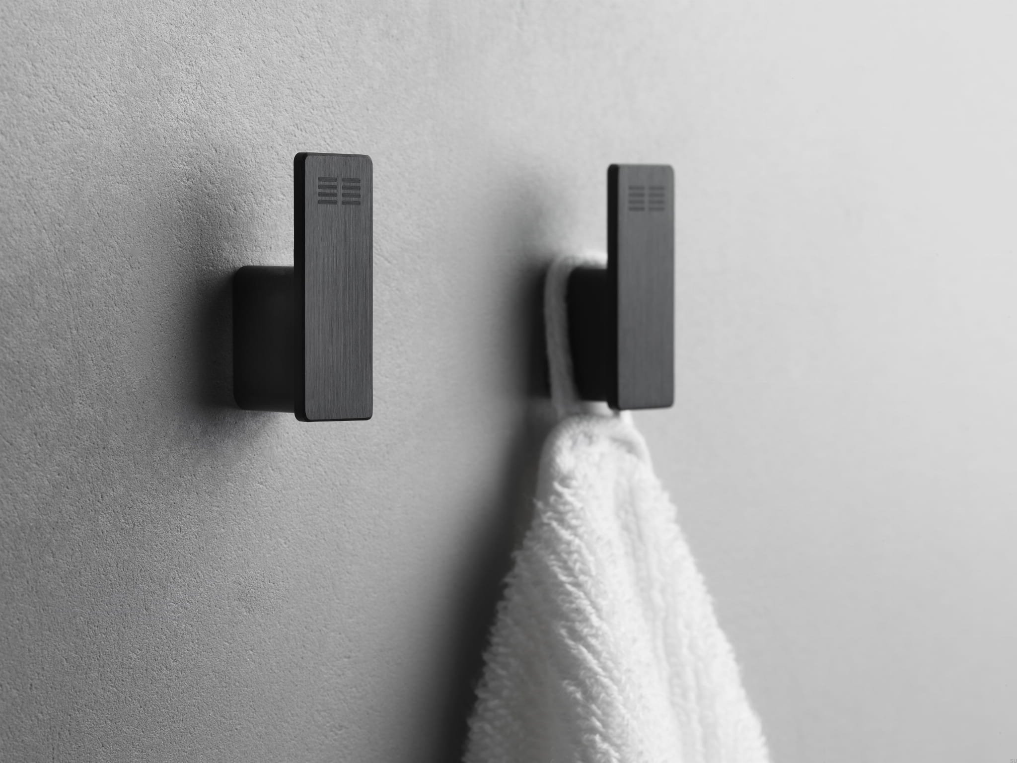 7074--Wieszaki-ścienne-Czarna-Powłoka-PVD-Unidrain-Skandynawskie-Uchwyty_1