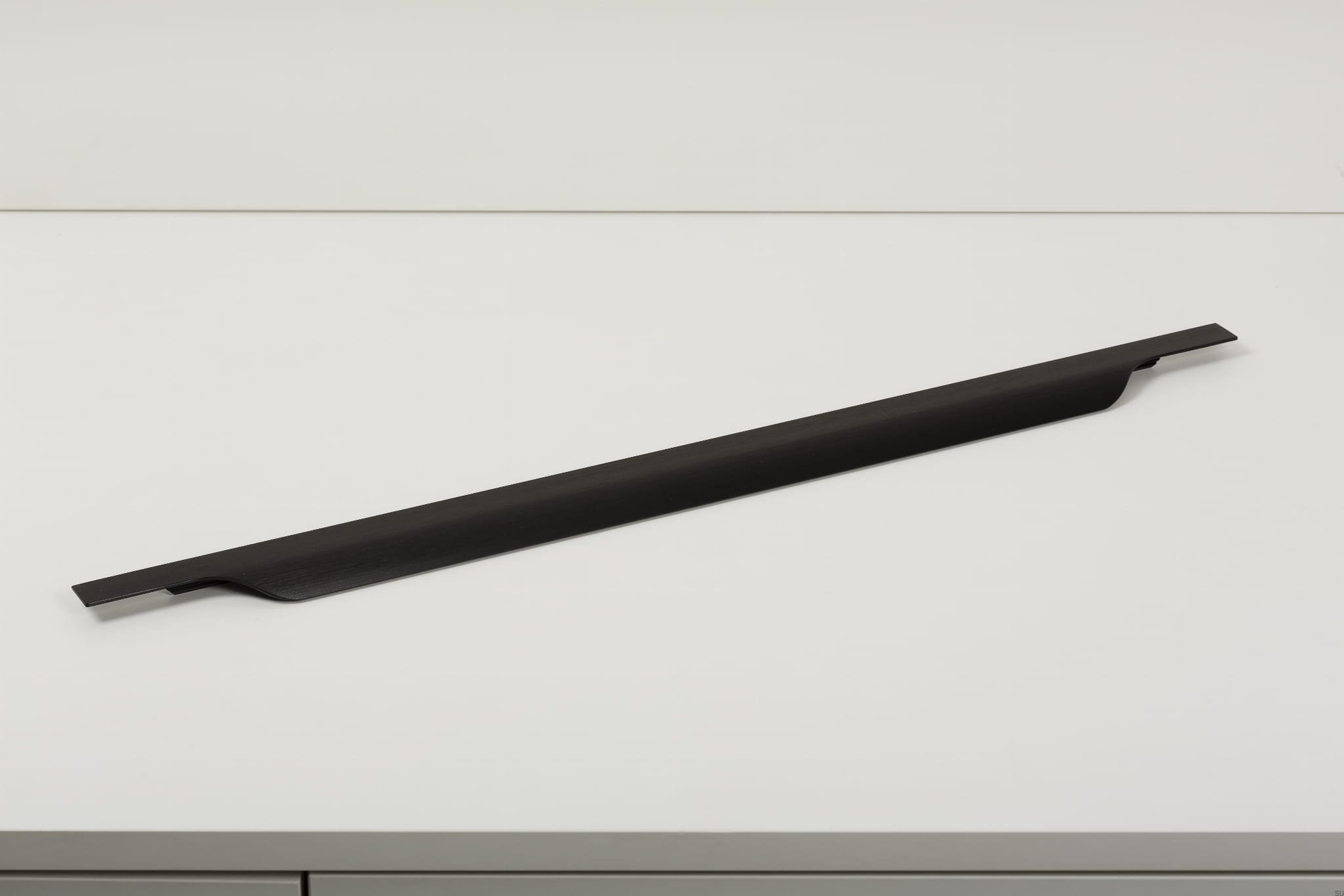 0436--Uchwyt-meblowy-krawędziowy-Vector-597-Aluminiowy-Czarny-Szczotkowany-Viefe-Skandynawskie-Uchwyty_3