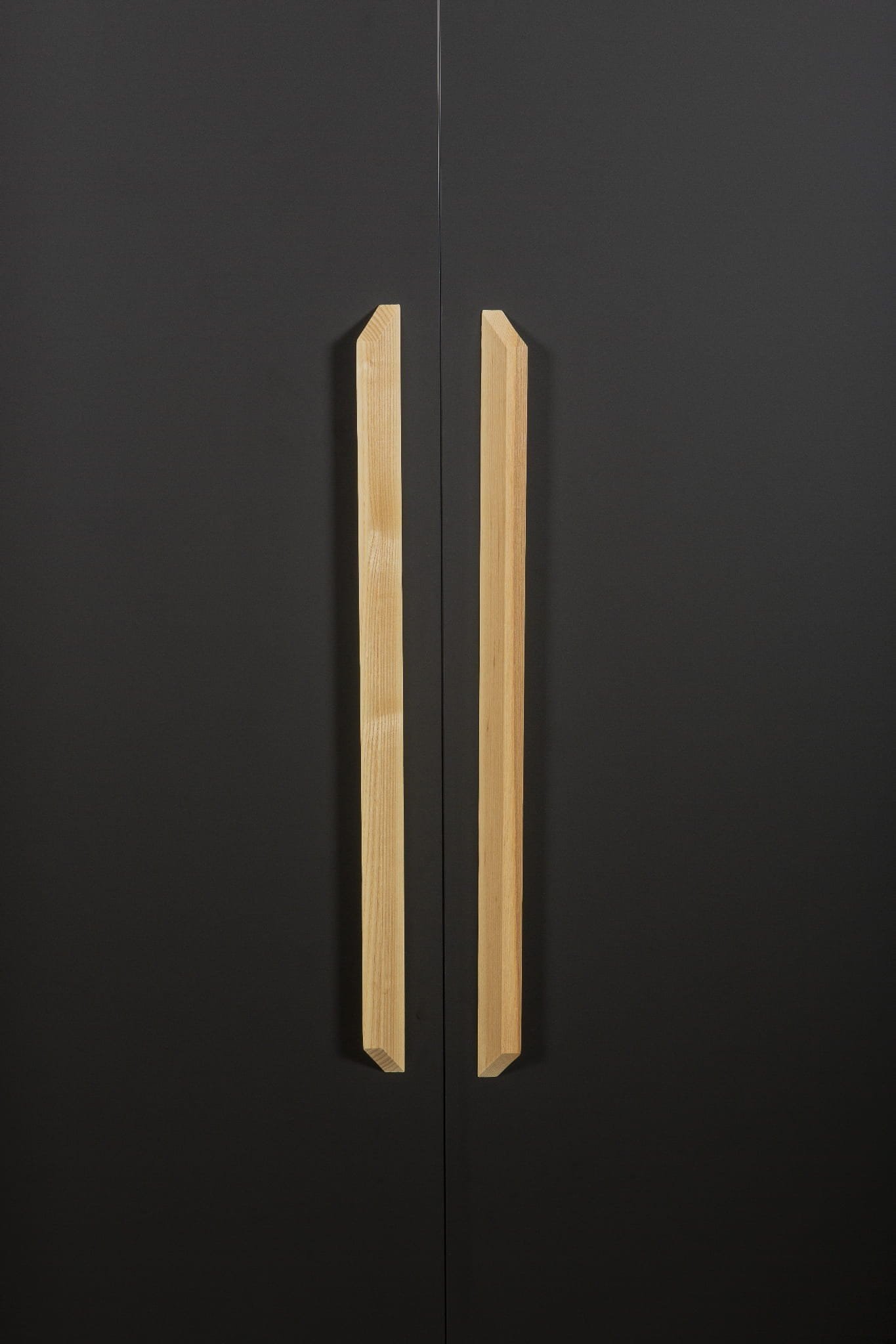 0340200W00--Uchwyt-meblowy-podłużny-Barcco-160-Drewniany-Buk-Nielakierowany-Viefe-Skandynawskie-Uchwyty_5