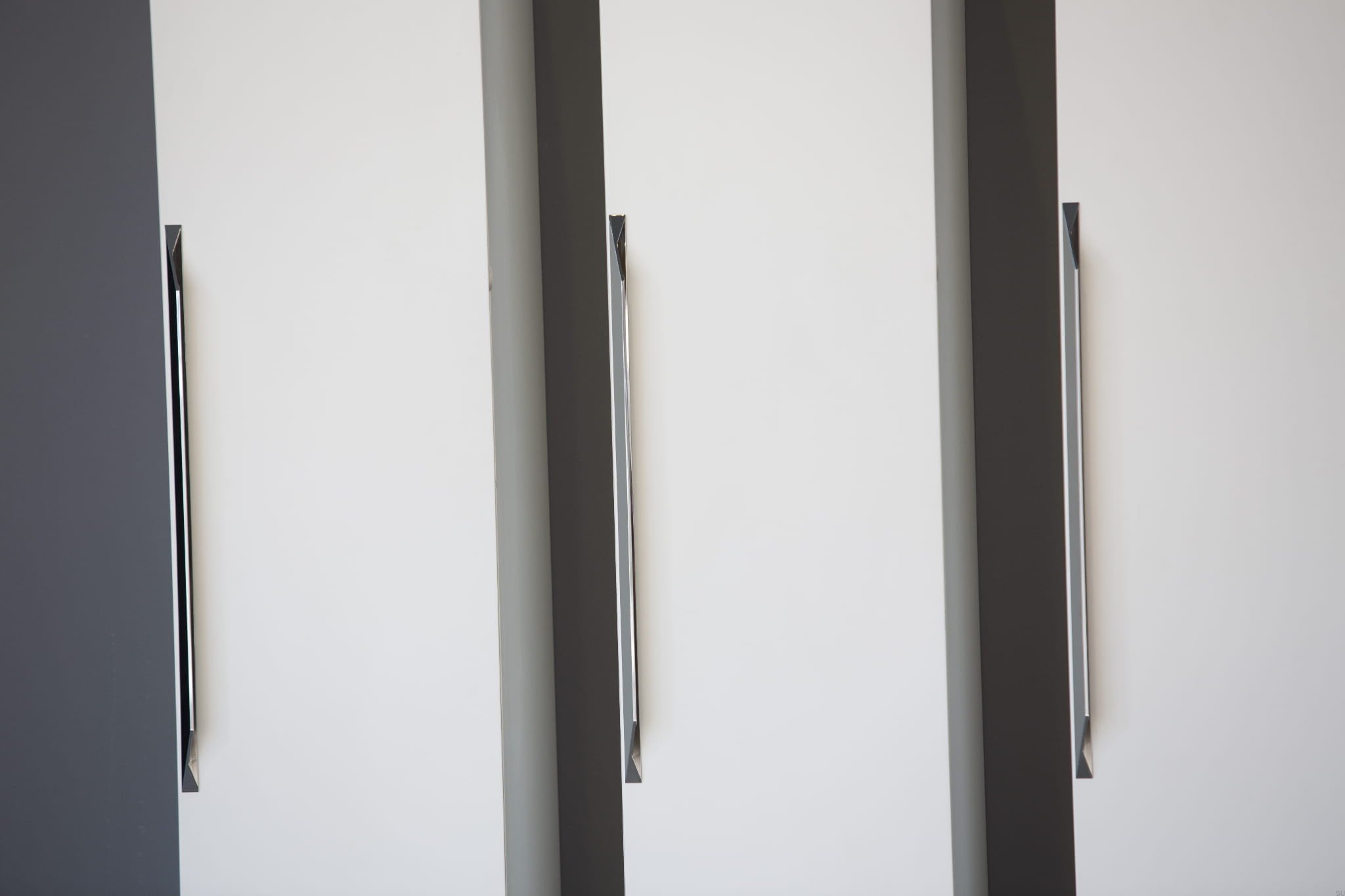 0322200L01--Uchwyt-meblowy-podłużny-Cutt-96-128-Aluminiowy-Chrom-Polerowany-Viefe-Skandynawskie-Uchwyty_3