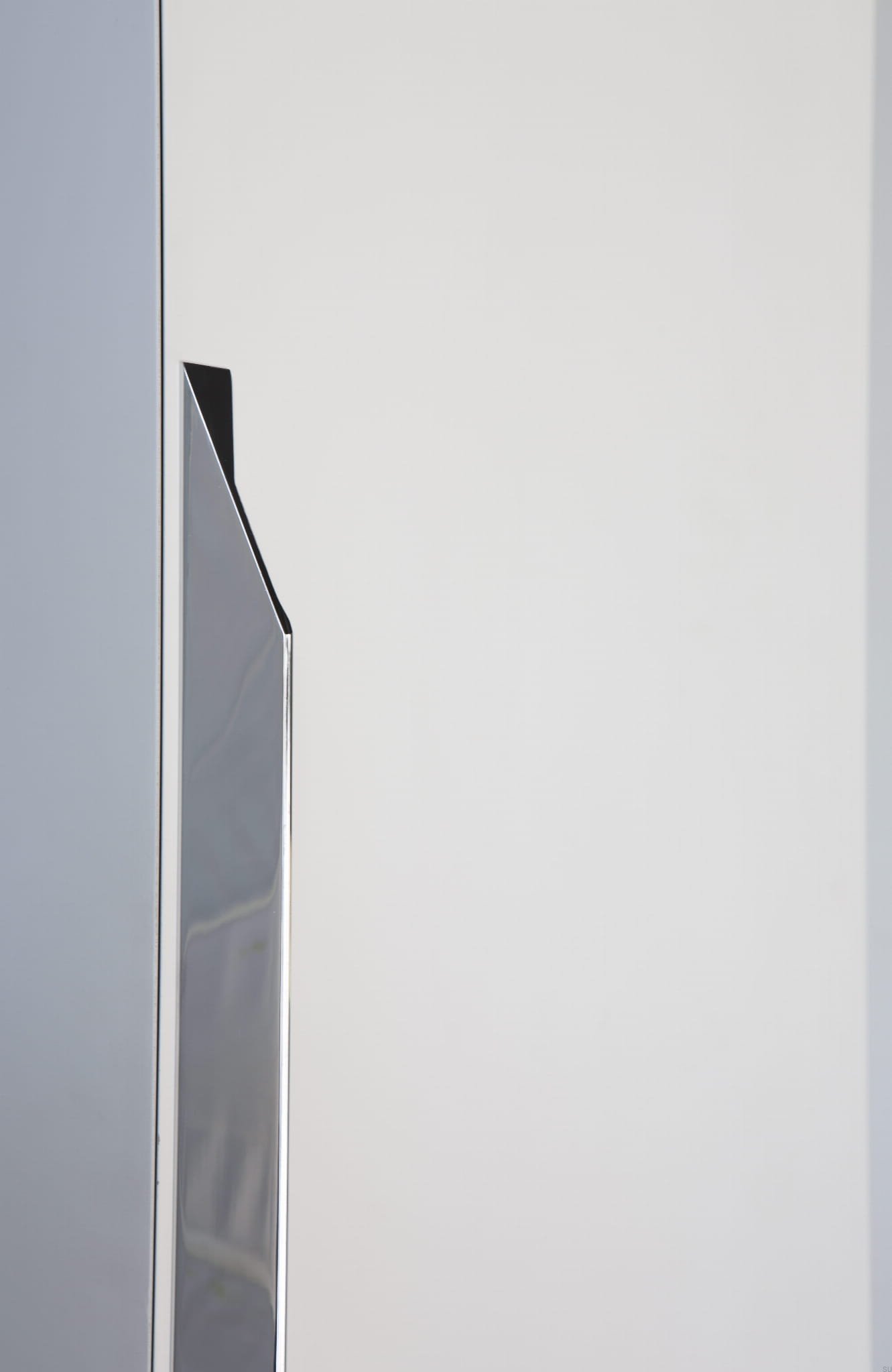 0322200L01--Uchwyt-meblowy-podłużny-Cutt-96-128-Aluminiowy-Chrom-Polerowany-Viefe-Skandynawskie-Uchwyty_2