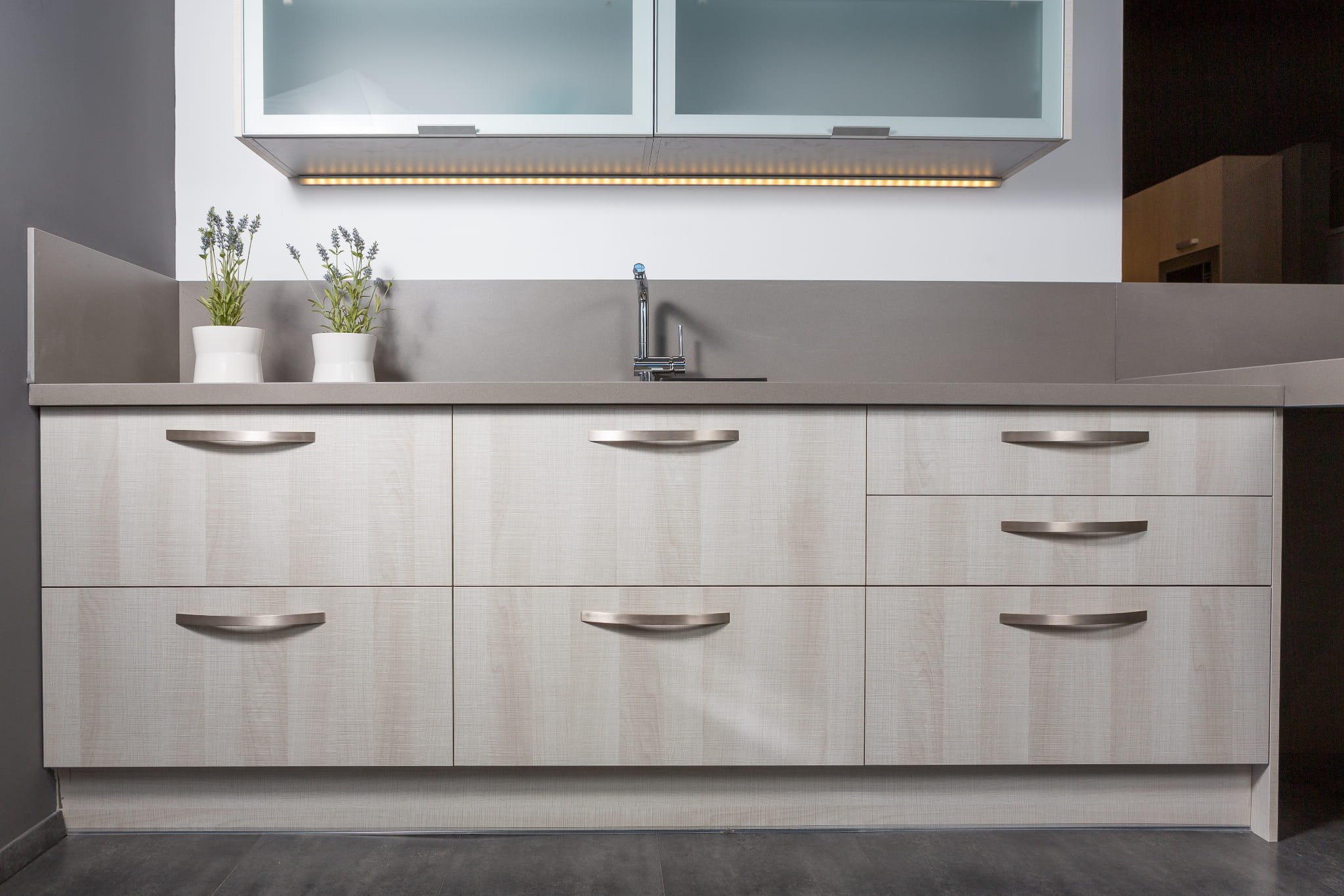 0312256L24--Uchwyt-meblowy-podłużny-Arko-256-Aluminiowy-Srebrny-Szczotkowany-Viefe-Skandynawskie-Uchwyty_2