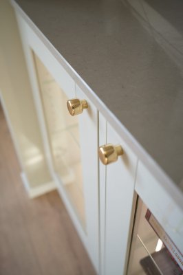 Gałka meblowa Esther Mosiężna Polerowana Lakierowana