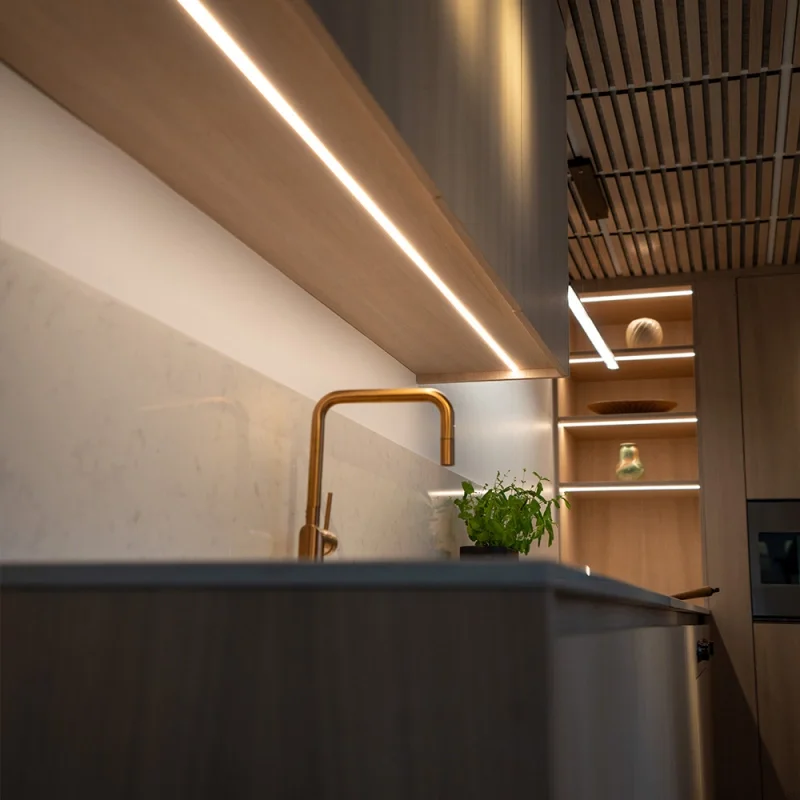 973611UT--Pasek-Ledowy-Flexy-SHE6-PW-PRO-1000-24V/14,4W-3100K-bez-Taśmy-Beslag-Design-Skandynawskie-Uchwyty_3