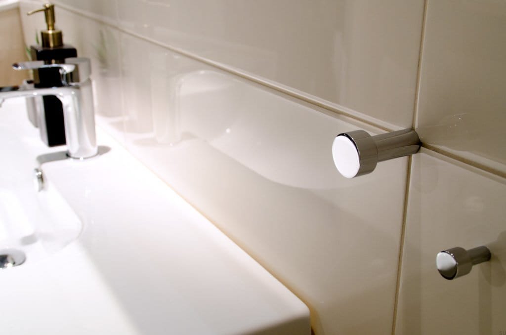 Wieszaki Dot  w łazience