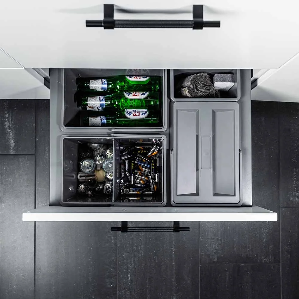 210014475--System-pojemników-do-segregacji-odpadów-Cube-Basic-Low-400-Ciemnoszary-Beslag-Design-Skandynawskie-Uchwyty_3