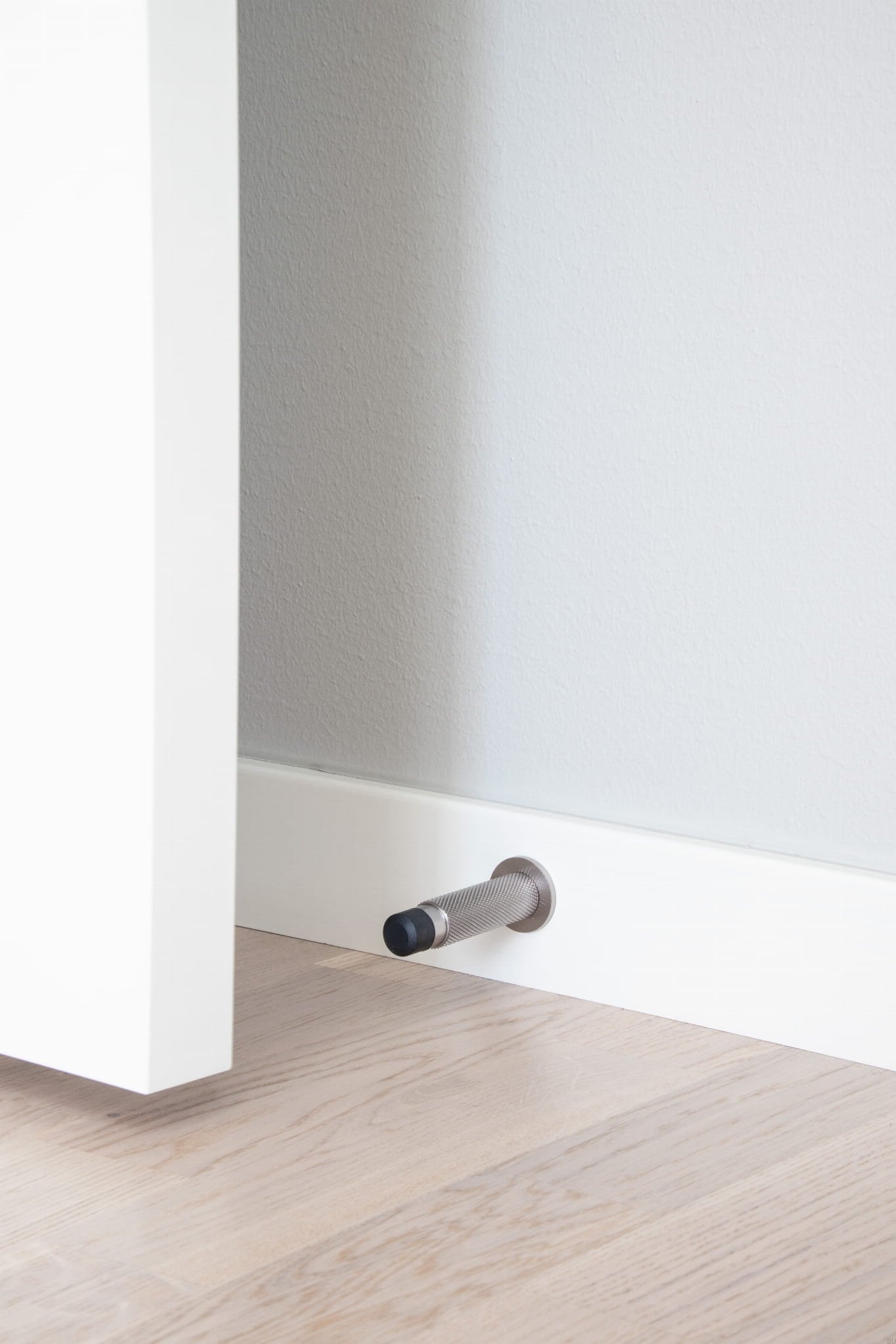 753131-11--Stopka-Stoper-do-drzwi-naścienny-Dexter-Aluminiowy-Srebrny-Beslag-Design-Skandynawskie-Uchwyty_3