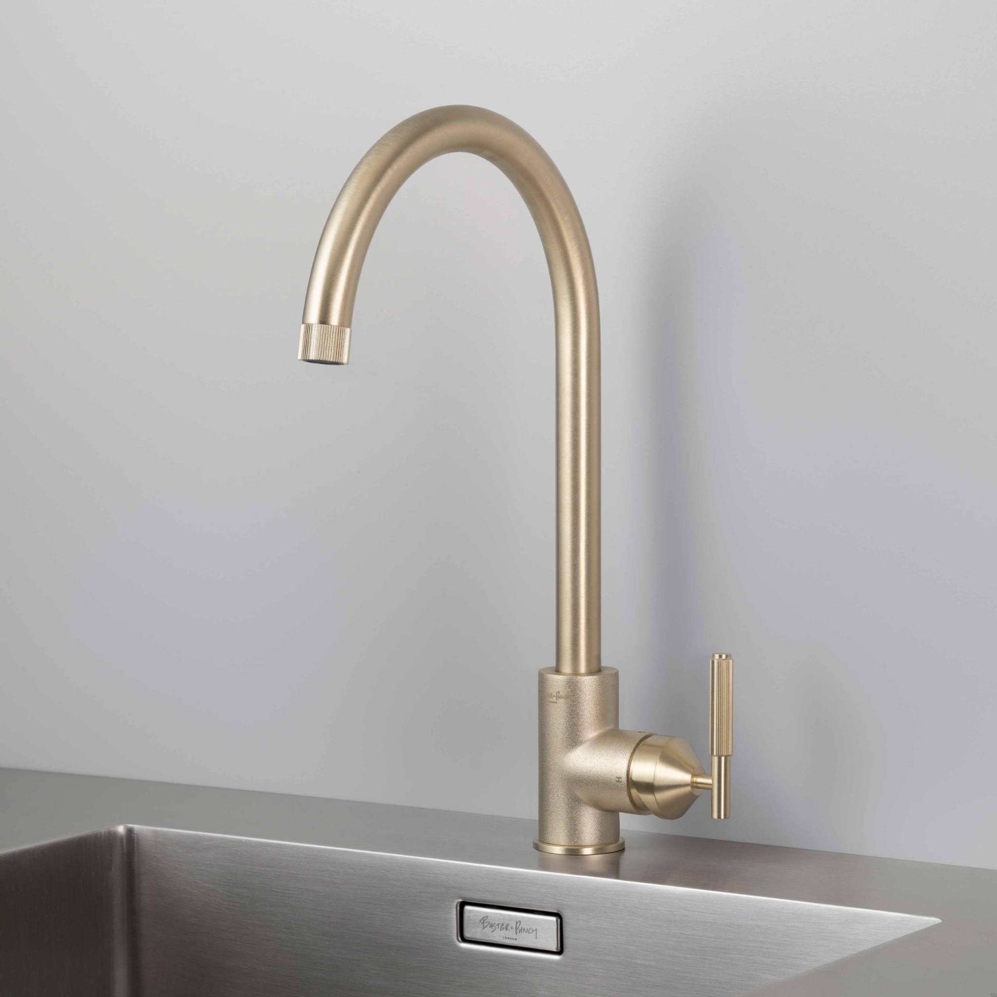 BP_Tap_Linear_ROW_Brass_Web_Square_01_v2-scaled.jpg