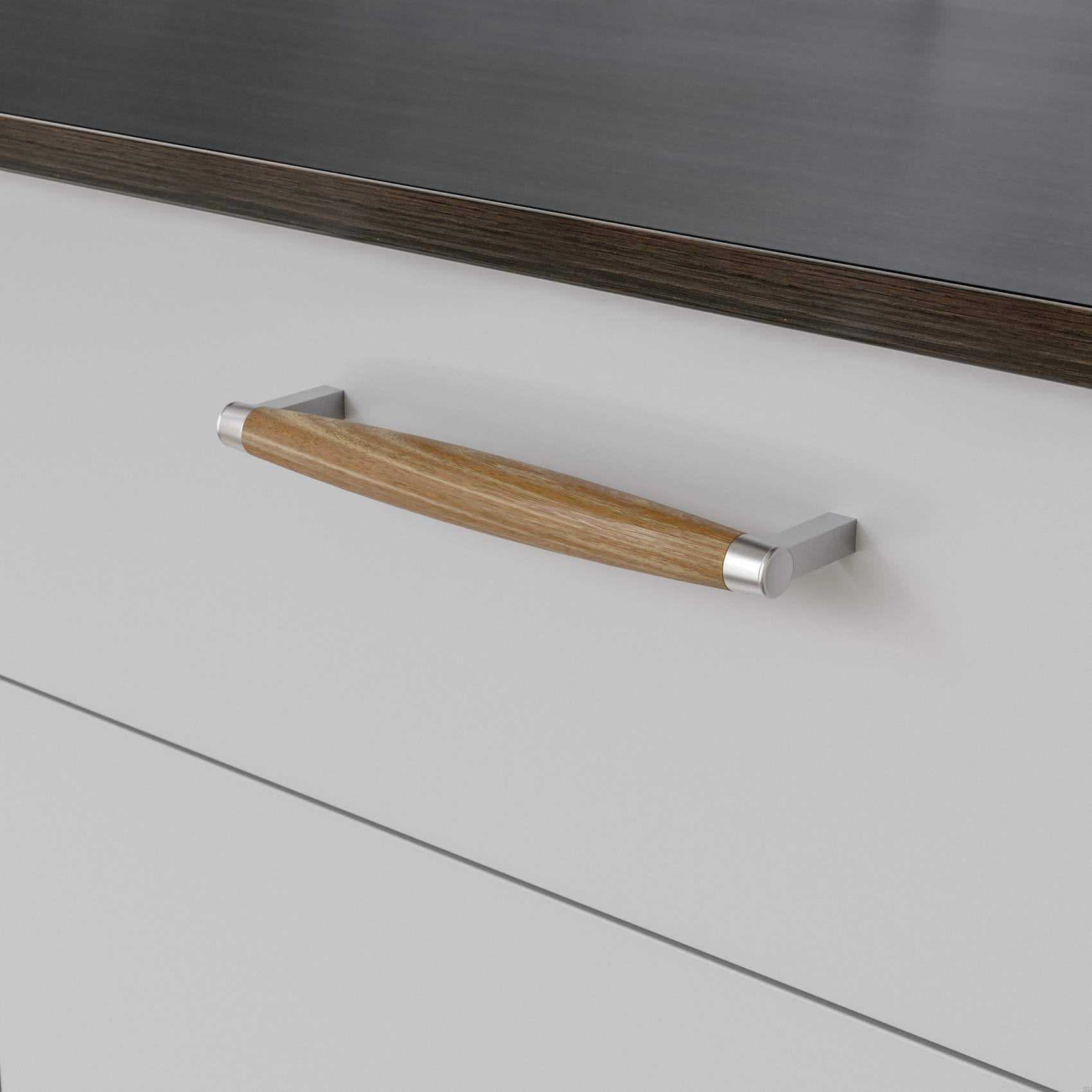 10210131--Uchwyt-meblowy-Podłużny-Hjo-192-Srebrny-Szczotkowany-z-Drewnem-Dębowym-Twentytwo-Skandynawskie-Uchwyty_1