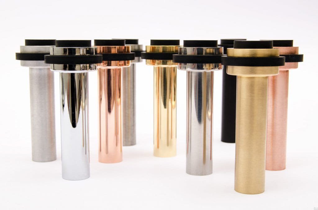 kolekcja metalowych stoperów do drzwi