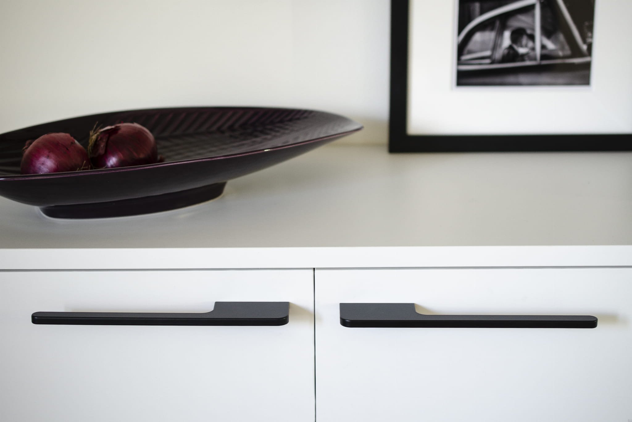 Ukazanie uchwytu na meblu