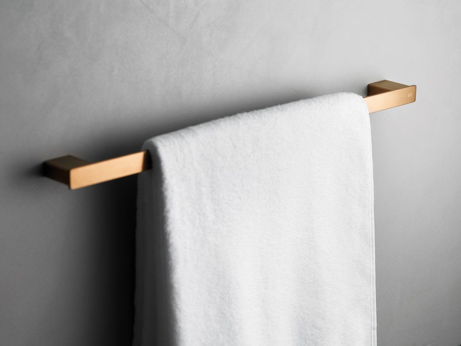 7083--Wieszak-na-ręcznik-Miedziana-Powłoka-PVD-Unidrain-Skandynawskie-Uchwyty_1