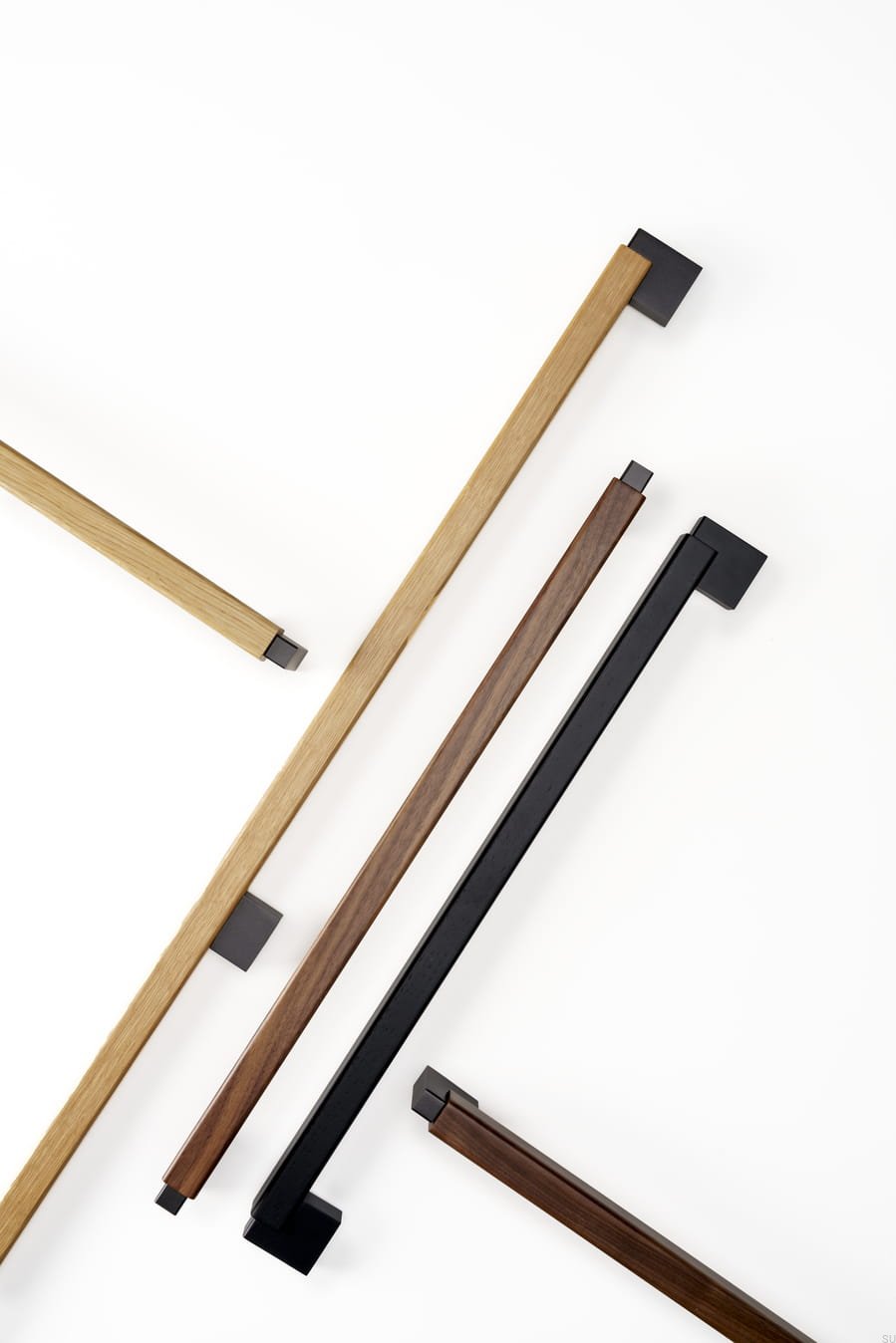 0668480NM2717--Uchwyt-Meblowy-Podłużny-jednostronny-Duo-Big-480-Drewniany-Orzech-Włoski-z-Czarnym-Aluminium-Viefe-Skandynawskie-Uchwyty_2