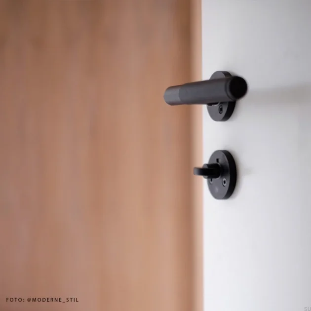 751020-41--Klamka-do-drzwi-Riff-Czarny-Matowy-System-Skandynawski-Beslag-Design-Skandynawskie-Uchwyty_3