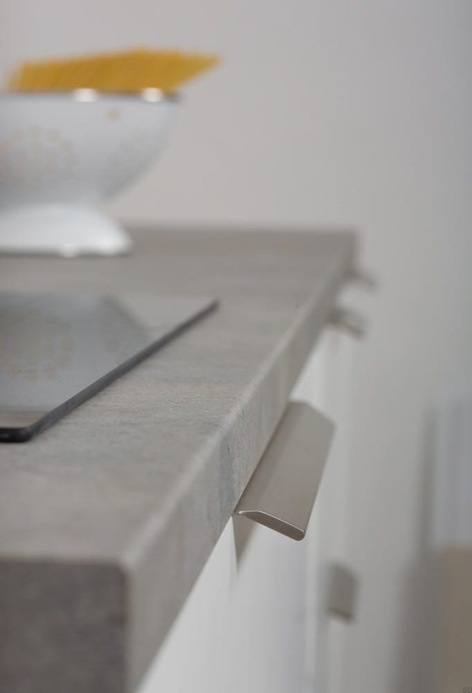 03751120L24--Uchwyt-Meblowy-Krawędziowy-Vann-1200-Srebrny-Aluminiowy-Szczotkowany-Viefe-Skandynawskie-Uchwyty_4