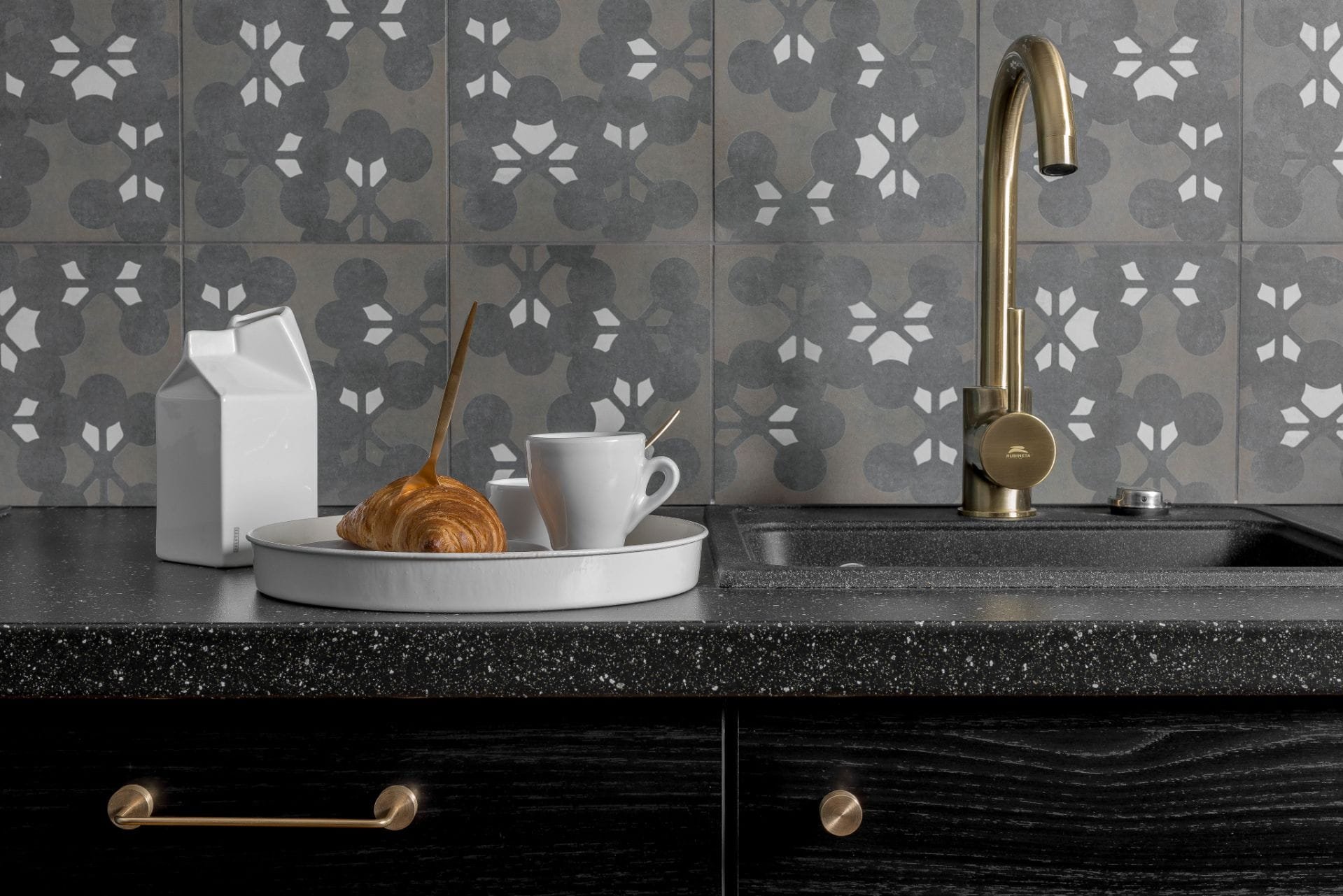 1.1.1--Gałka-meblowa-Luciola-20-Mosiężna-Szczotkowana-Nielakierowana-Plankton-Skandynaskie-Uchwyty_7