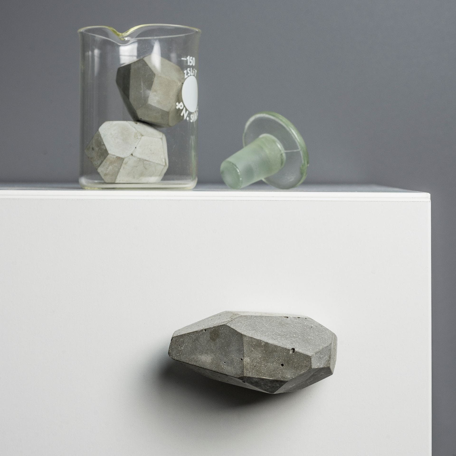 10.1.7.L--Gałka-meblowa-Rocky-68-Beton-architektoniczny-Plankton-Skandynawskie-Uchwyty_3