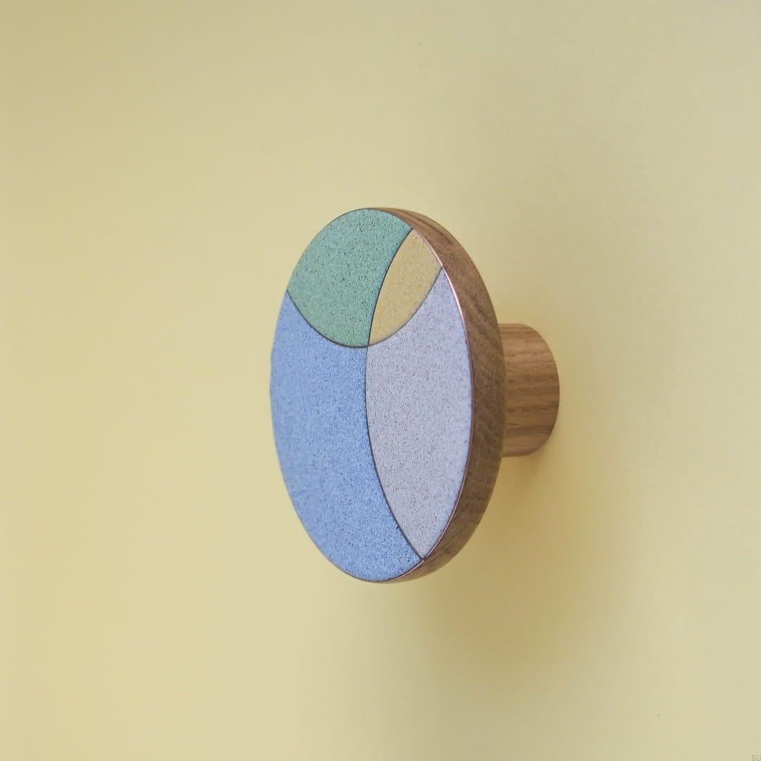 E_60-0-0-2--Wieszak-Ścienny-Eclipse-80-Drewniany-Emaliowany-Kolorowy-Wzór-2-Dot-Manufacture-Skandynawskie-Uchwyty_4