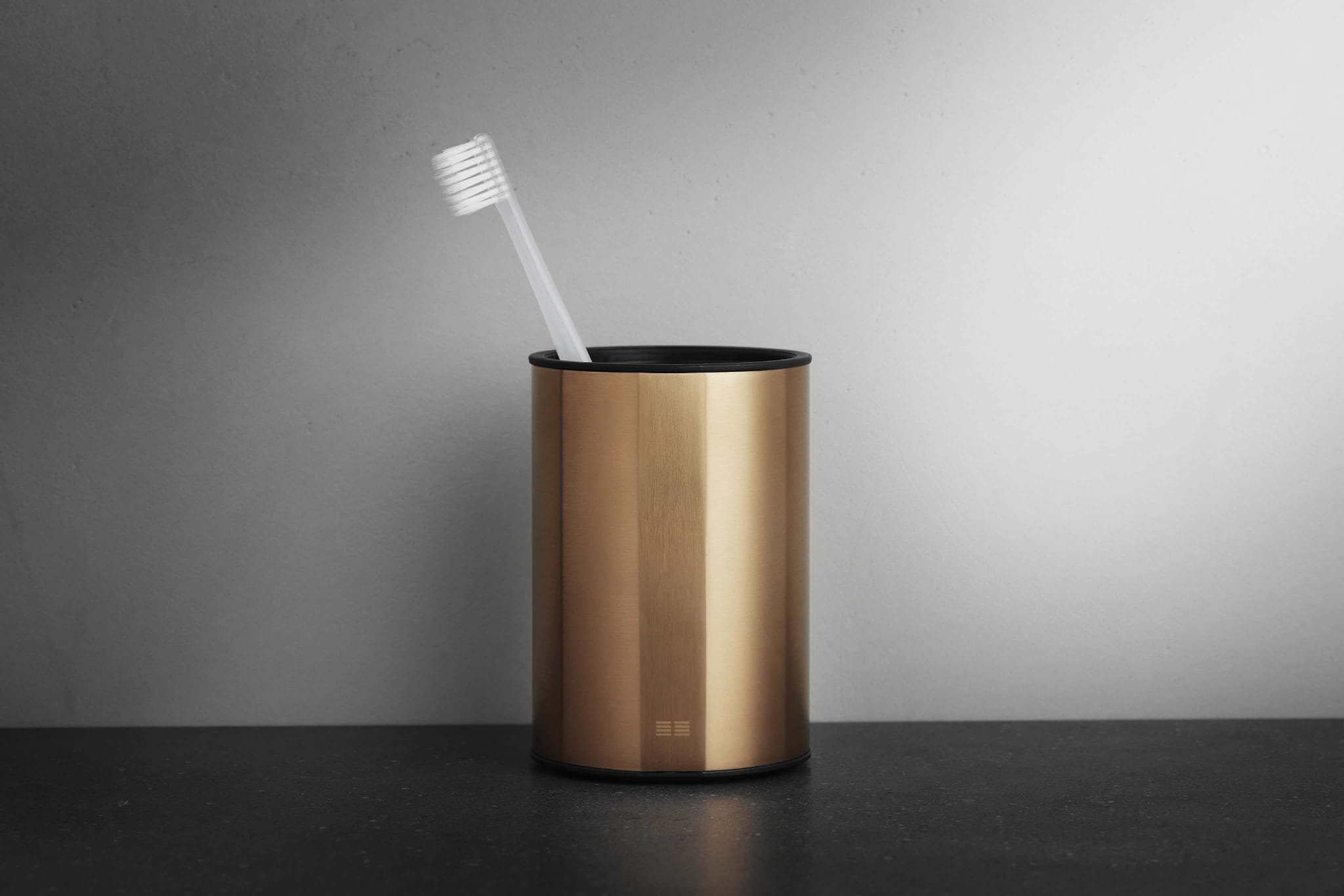 reframe_G_Toothbrush holder_copper-min.jpg