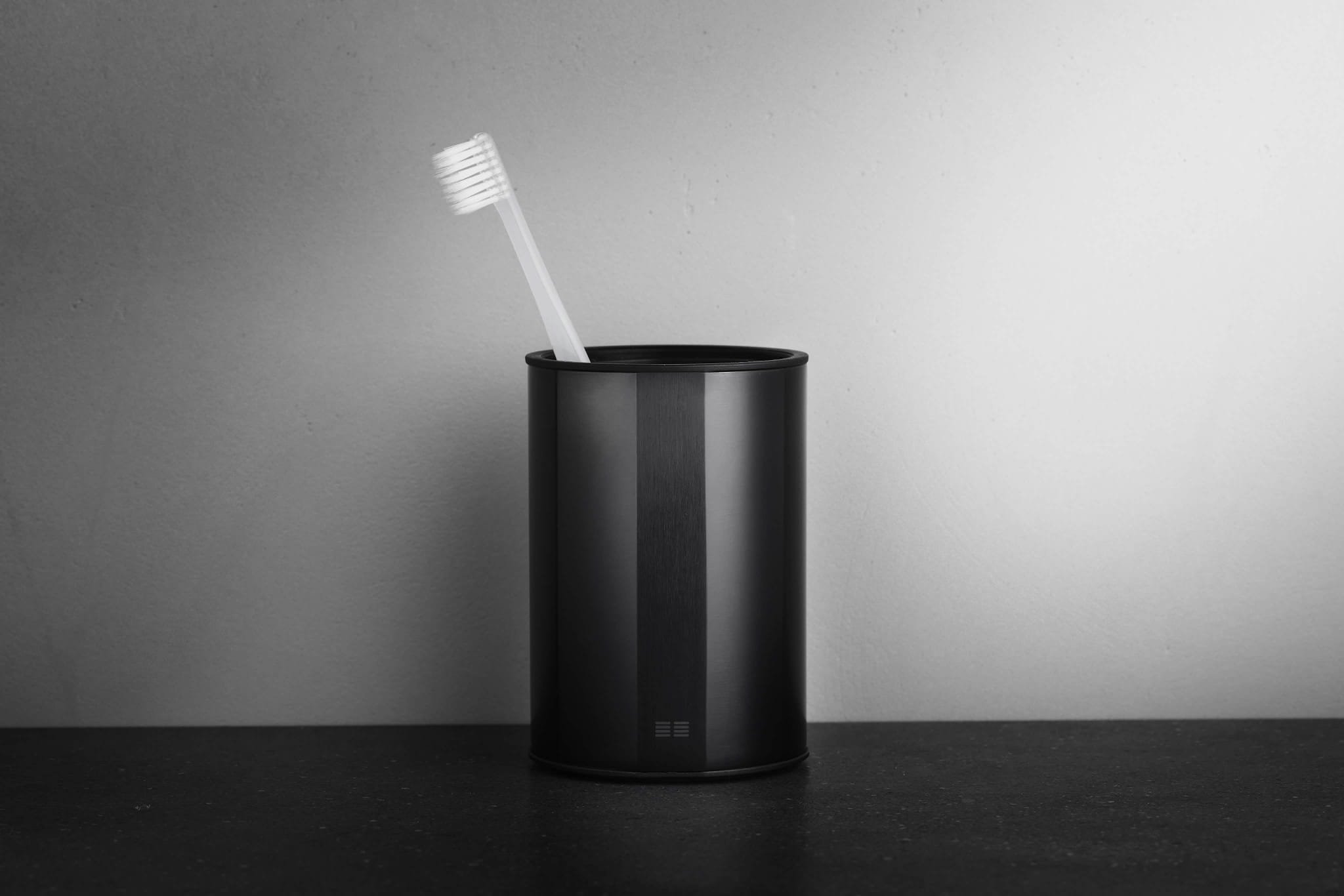 7174--Kubek-na-szczoteczki-do-zębów-7174-Czarna-powłoka-pvd-Unidrain-Skandynawskie-Uchwyty_2