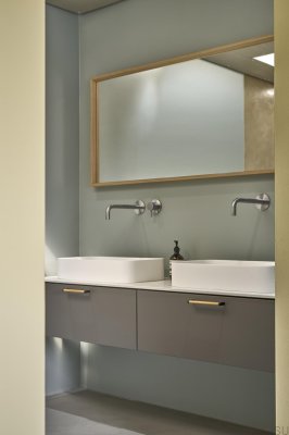 Uchwyt meblowy podłużny Crossing 160 Metalowy Czarny Mat z Drewnem Dębowym