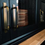 Uchwyt podłużny Helix 128mm, antyczny brąz z podkładką, na meblu