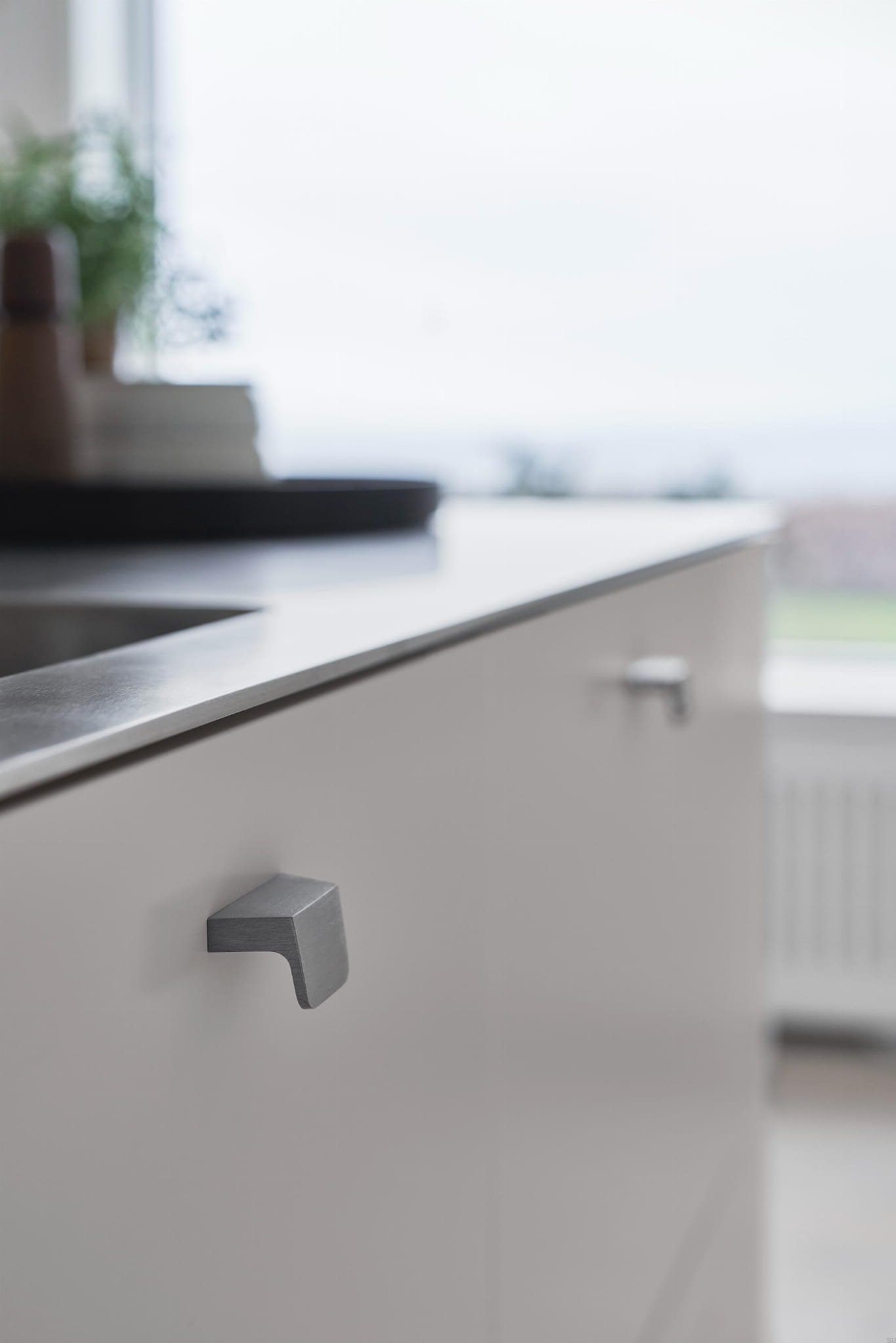 449220032-66--Uchwyt-meblowy-podłużny-Envelope-32-Aluminiowy-Srebrny-Furnipart-Skandynawskie-Uchwyty_2