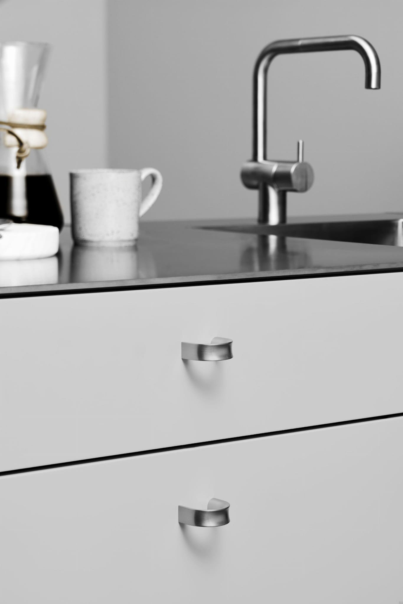 454220032-66--Gałka-meblowa-Inside-32-Aluminiowa-Srebrna-Furnipart-Skandynawskie-Uchwyty_2