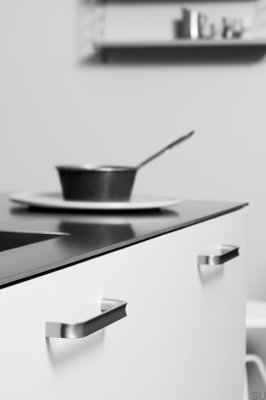 Uchwyt meblowy podłużny Inside 160 Aluminiowy Srebrny