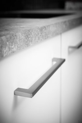 Uchwyt meblowy podłużny Flat 128 Metalowy Srebrny