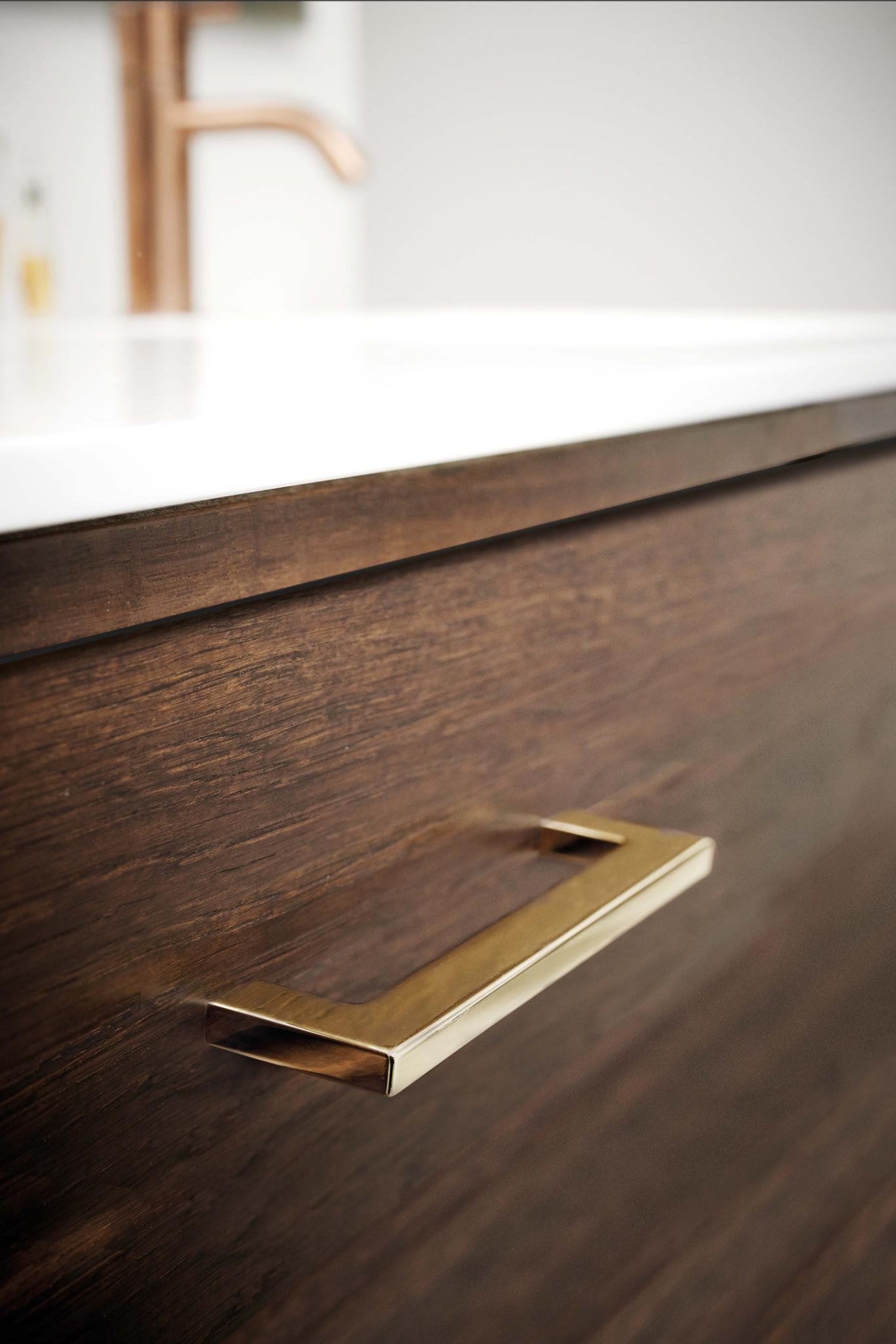 512860192-29--Uchwyt-meblowy-podłużny-Flat-192-Metalowy-Złoty-Polerowany-Furnipart-Skandynawskie-Uchwyty_2